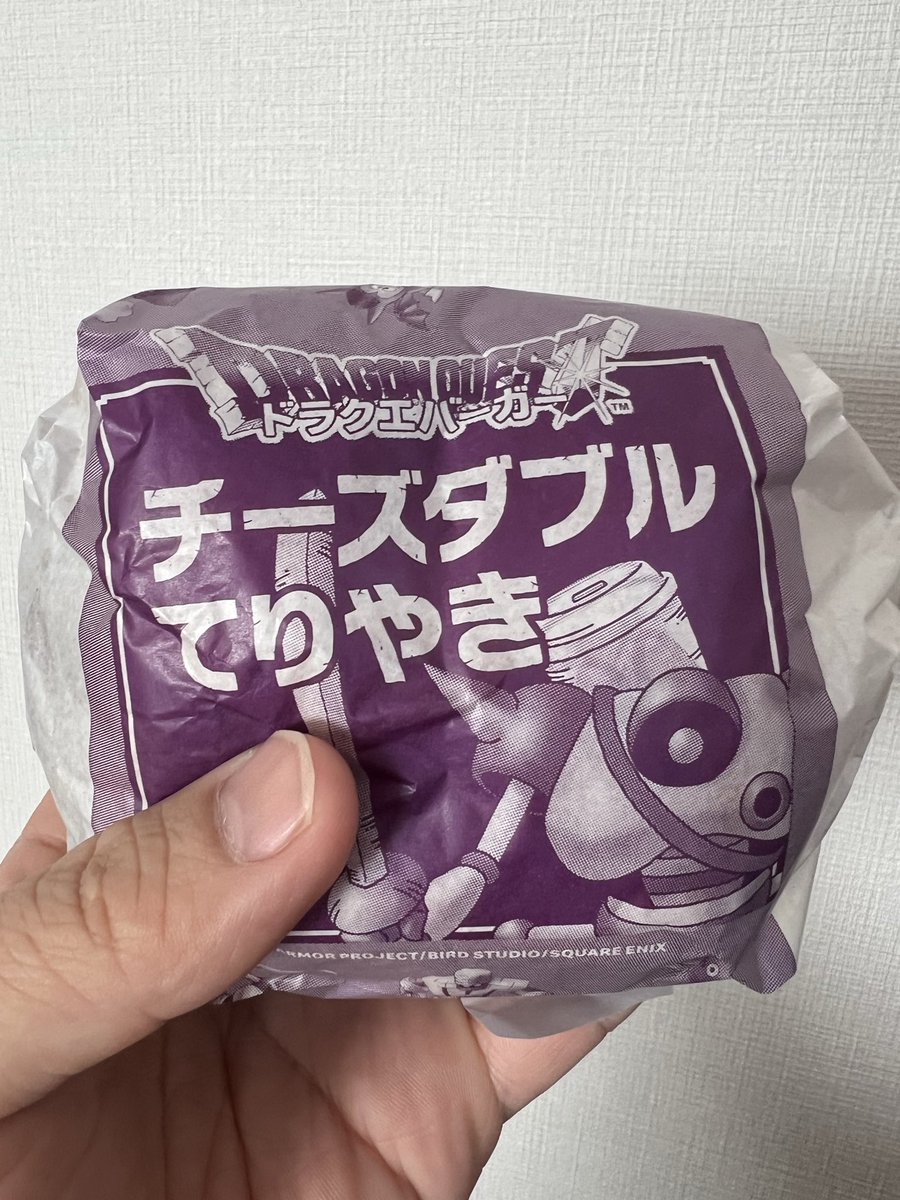 yuppyfamily's tweet photo. マクドナルド🍔🍟
ドラクエバーガーのチーズダブルてりやき食べました😋美味しかった！ https://t.co/uyBt4GHMfP