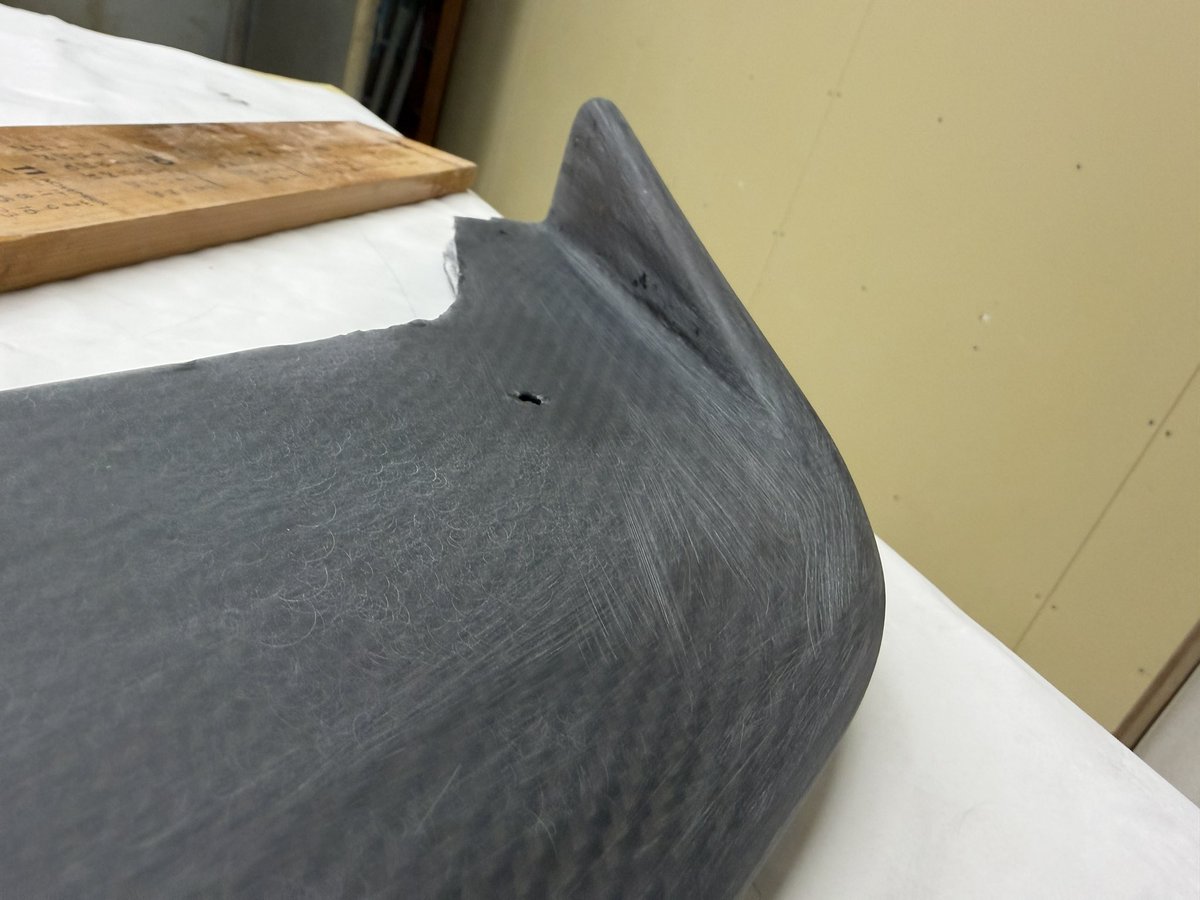 coolstyleIS500's tweet image. チラ見せカスタム😄
ようやくそれっぽくなって来た。
今の所大きな失敗なし🤣
#FRP
#カーボン
#フロントリップスポイラー
#DIY