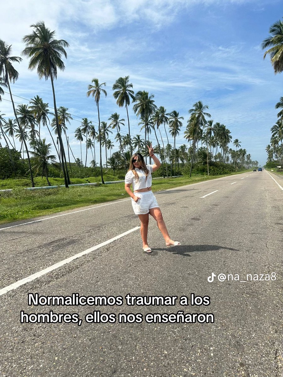 Fernanda_ca1207's tweet photo. Los mensajes largos pasaron de moda, saquen los PDF de dos hojas completas https://t.co/xpj2tJY4iz