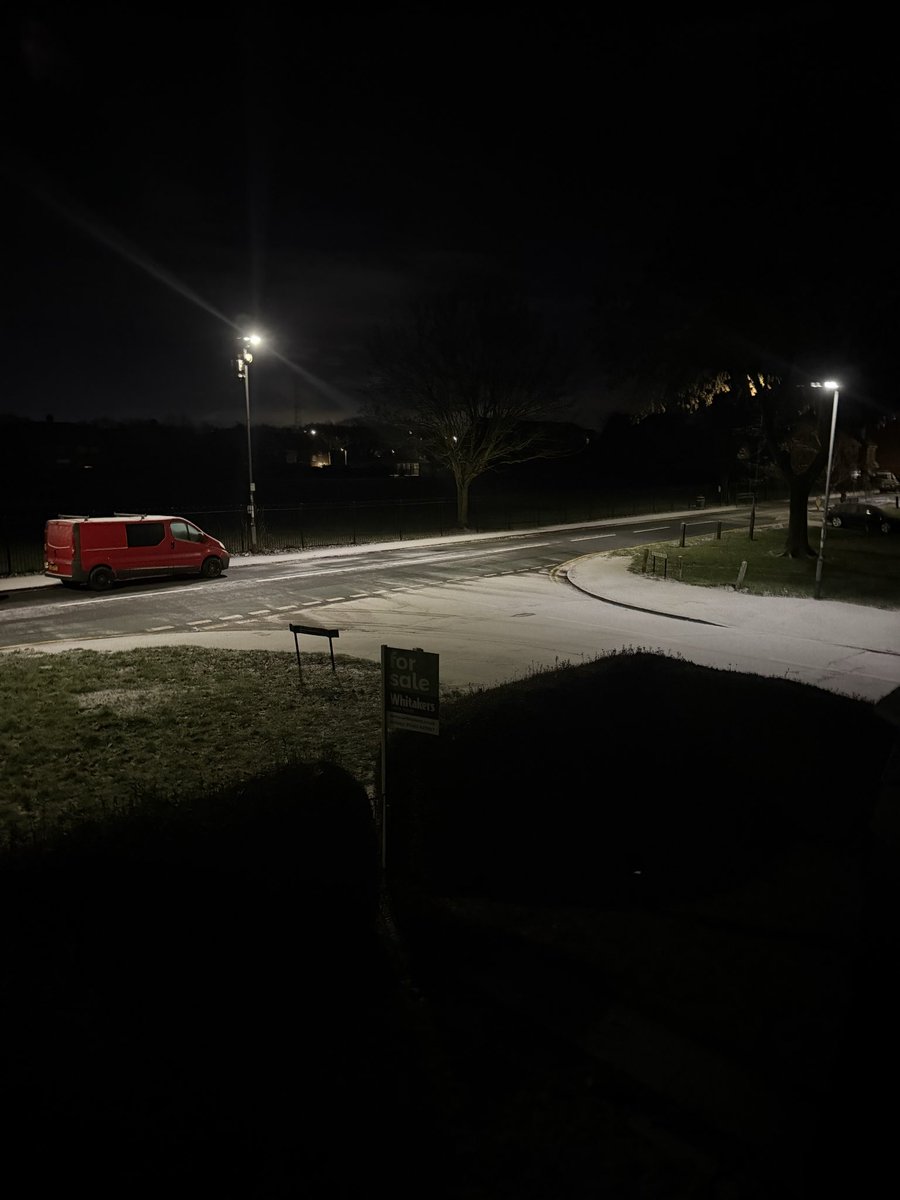 Missbholmes's tweet photo. Dusting of snow in Hessle, East Yorkshire with more on the way! ❄️

@Met4CastUK https://t.co/Q4M6H9h8cm