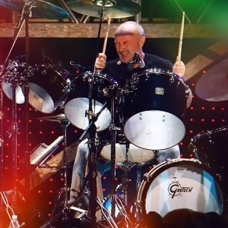 Tony_Trapp's tweet photo. This date in history 1981! 
“In the Air Tonight” is the reason we all learned to play air drums. That unforgettable 3 minutes and 40 seconds of slow burn anticipation..and then BOOM💥the iconic drum fill drops and instantly changes the pace (and your pulse). 🎧🥁😎 #philcollins https://t.co/6X91nzBzFq