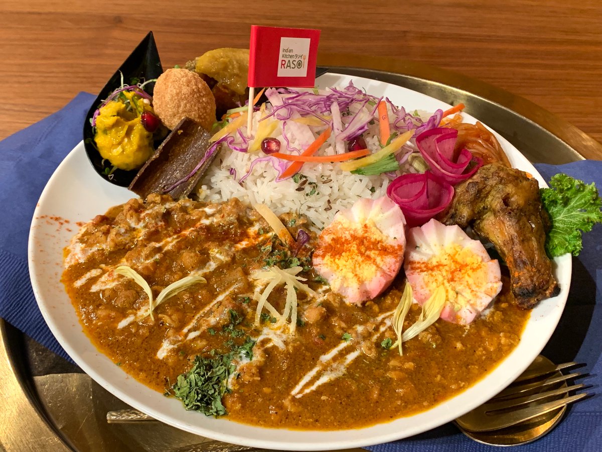 4_vtan's tweet image. お昼です🕛  #rasoi さんにてキーマカレーライス🍛を
ご飯をジーラライス🌾の大盛りでお願いしました🙏タンドリー🍗にサブジ🧅もたっぷりご飯で楽しませて頂きました❗️
食後の金柑🍊ラッシーにデザート🍰も有難う御座いました😋
明日の9周年🎊も応援しております📣