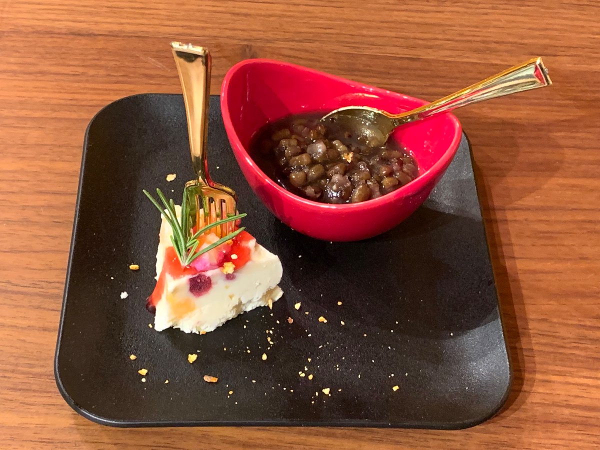 4_vtan's tweet image. お昼です🕛  #rasoi さんにてキーマカレーライス🍛を
ご飯をジーラライス🌾の大盛りでお願いしました🙏タンドリー🍗にサブジ🧅もたっぷりご飯で楽しませて頂きました❗️
食後の金柑🍊ラッシーにデザート🍰も有難う御座いました😋
明日の9周年🎊も応援しております📣