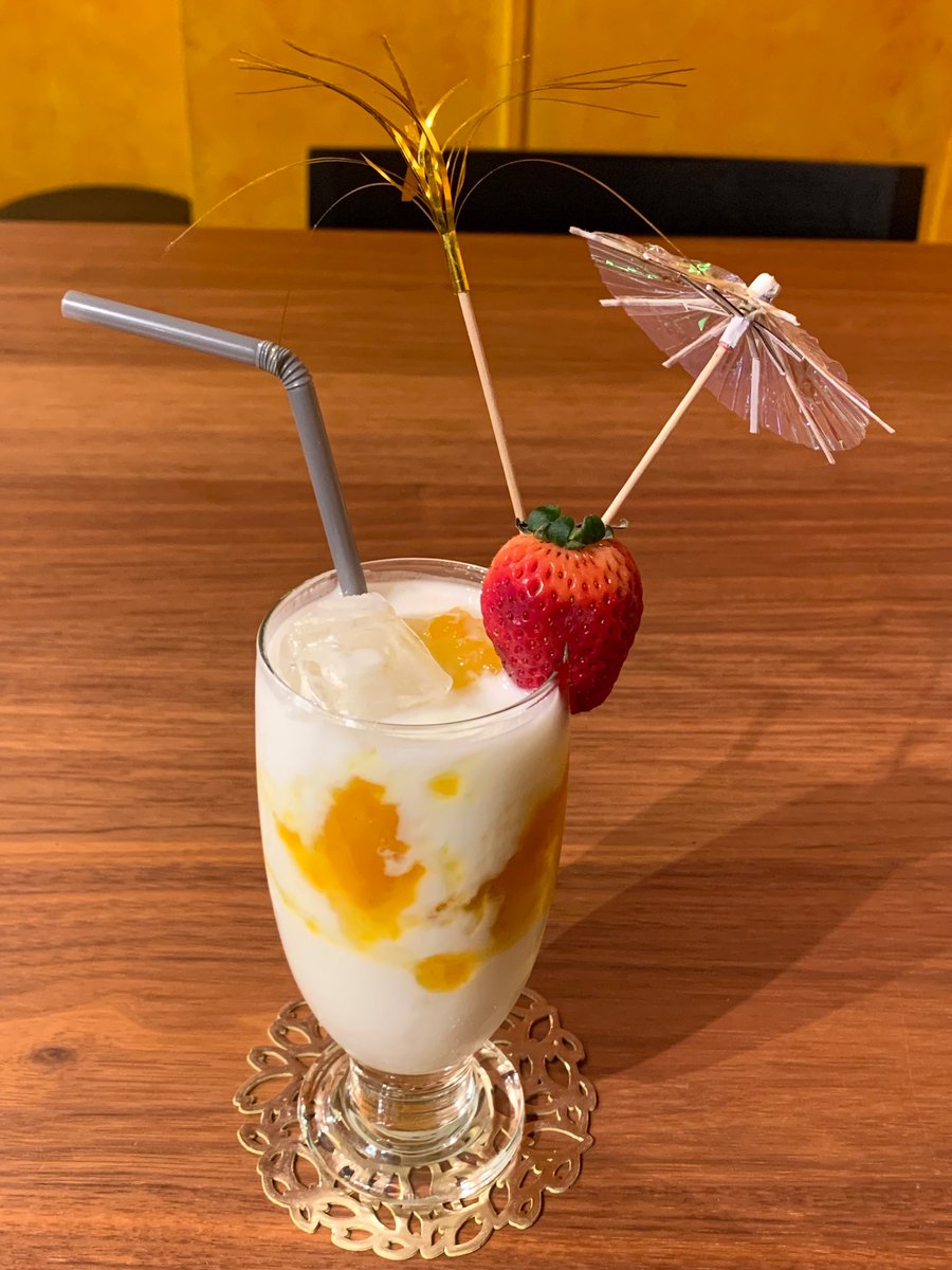 4_vtan's tweet image. お昼です🕛  #rasoi さんにてキーマカレーライス🍛を
ご飯をジーラライス🌾の大盛りでお願いしました🙏タンドリー🍗にサブジ🧅もたっぷりご飯で楽しませて頂きました❗️
食後の金柑🍊ラッシーにデザート🍰も有難う御座いました😋
明日の9周年🎊も応援しております📣