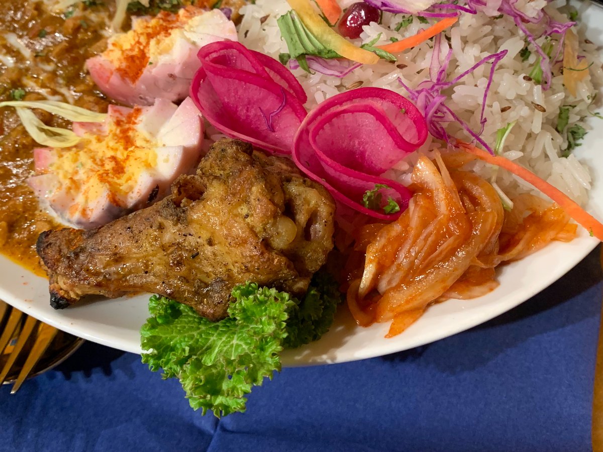 4_vtan's tweet image. お昼です🕛  #rasoi さんにてキーマカレーライス🍛を
ご飯をジーラライス🌾の大盛りでお願いしました🙏タンドリー🍗にサブジ🧅もたっぷりご飯で楽しませて頂きました❗️
食後の金柑🍊ラッシーにデザート🍰も有難う御座いました😋
明日の9周年🎊も応援しております📣