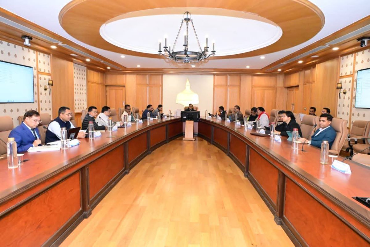 KPaulAssam's tweet photo. Present at the #AssamCabinet meeting chaired by Hon’ble Chief Minister Dr. @himantabiswa , at Lok Sewa Bhawan, Guwahati.

@CMOfficeAssam https://t.co/gd7Br9F9gc