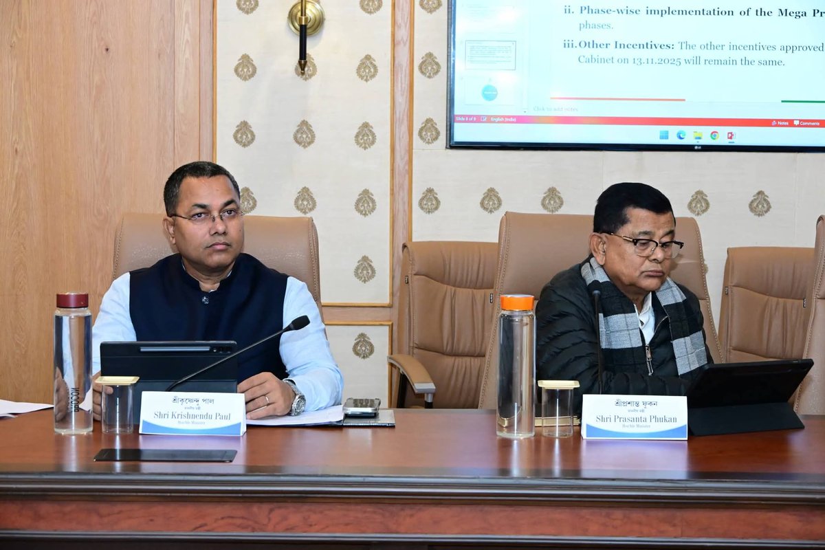 KPaulAssam's tweet photo. Present at the #AssamCabinet meeting chaired by Hon’ble Chief Minister Dr. @himantabiswa , at Lok Sewa Bhawan, Guwahati.

@CMOfficeAssam https://t.co/gd7Br9F9gc
