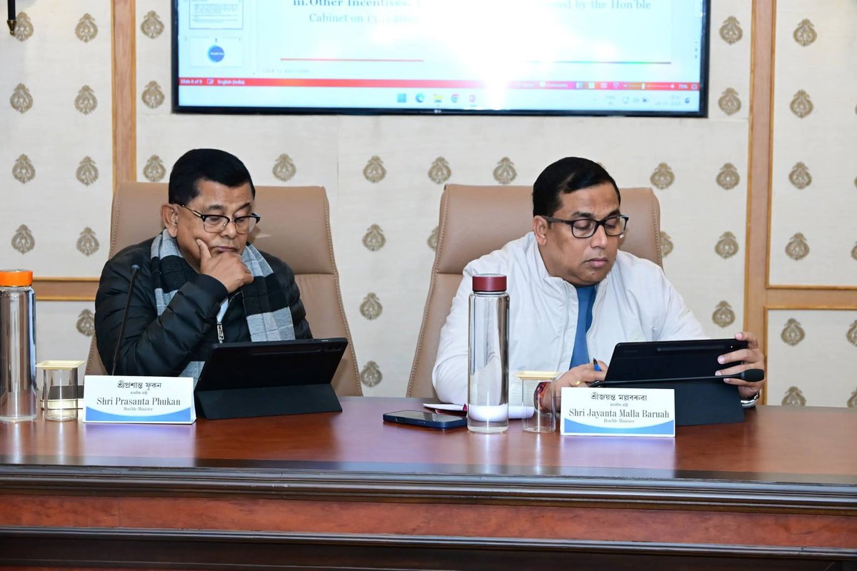 KPaulAssam's tweet photo. Present at the #AssamCabinet meeting chaired by Hon’ble Chief Minister Dr. @himantabiswa , at Lok Sewa Bhawan, Guwahati.

@CMOfficeAssam https://t.co/gd7Br9F9gc