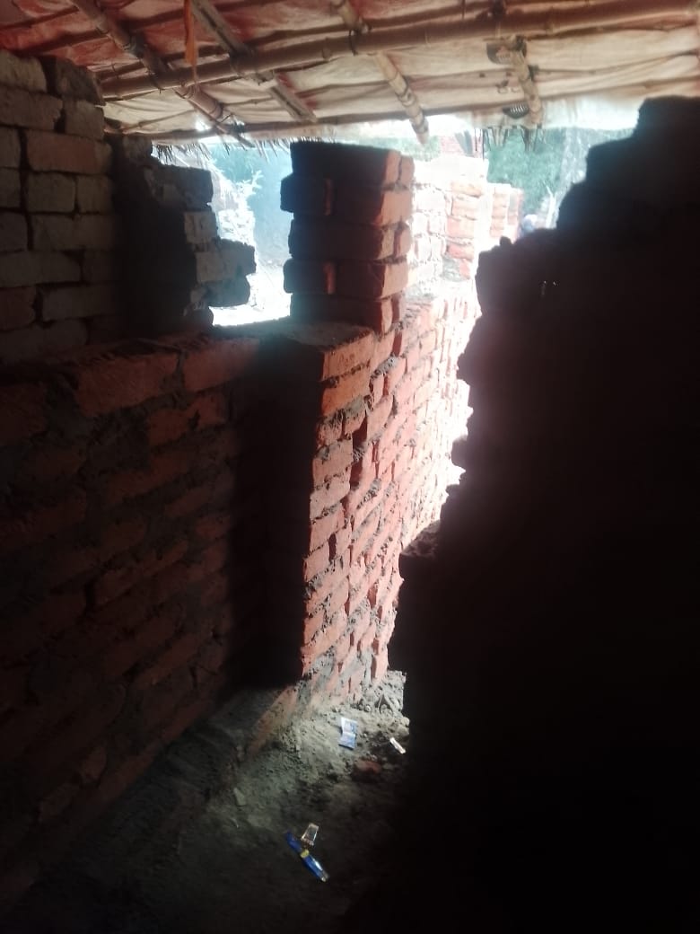 थाना खुटहन में एक तरफा कार्यवाही की गई इम्तियाज अंसारी के घर में जबरन पड़ोसी अपना कब्जा जमा लिया है मड़हे के अंदर दीवार बना लिया आरोप है कि थाने में विवाद की सूचना दिया तो जबरन सुलह करा दिया गया <a href="/Uppolice/">UP POLICE</a> <a href="/dgpup/">DGP UP</a> <a href="/IgRangeVaranasi/">DIG Varanasi Range</a> <a href="/adgzonevaranasi/">ADG ZONE VARANASI</a> <a href="/jaunpurpolice/">Jaunpur police</a> <a href="/DMjaunpur/">DM JAUNPUR</a>