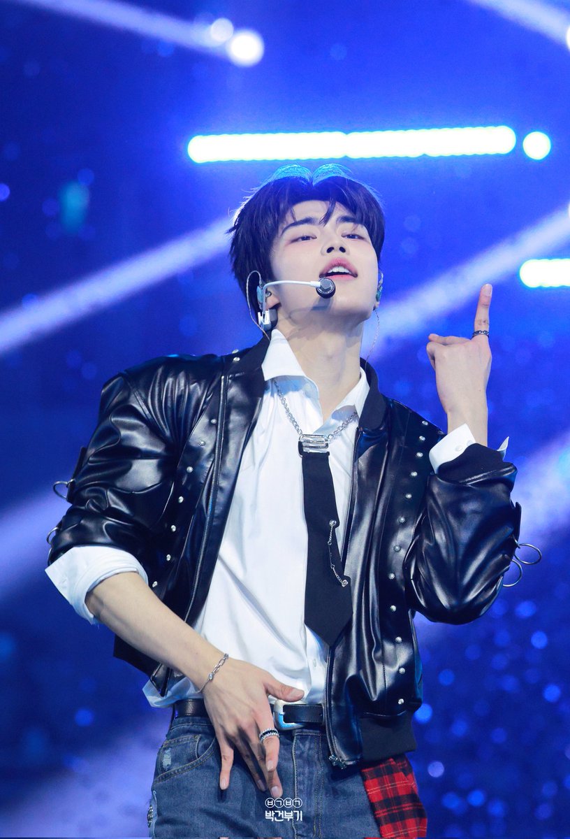 251225 SBS가요대전 박건욱
제일 좋아하는 안무파트🤘

#박건욱 #ZEROBASEONE #ZB1  #제베원 #제로베이스원 #가요대전 #SBS가요대전