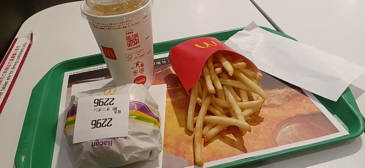 hatemanKK's tweet photo. 京都まできて一人でマックくうてら https://t.co/OdRu9KtgXy