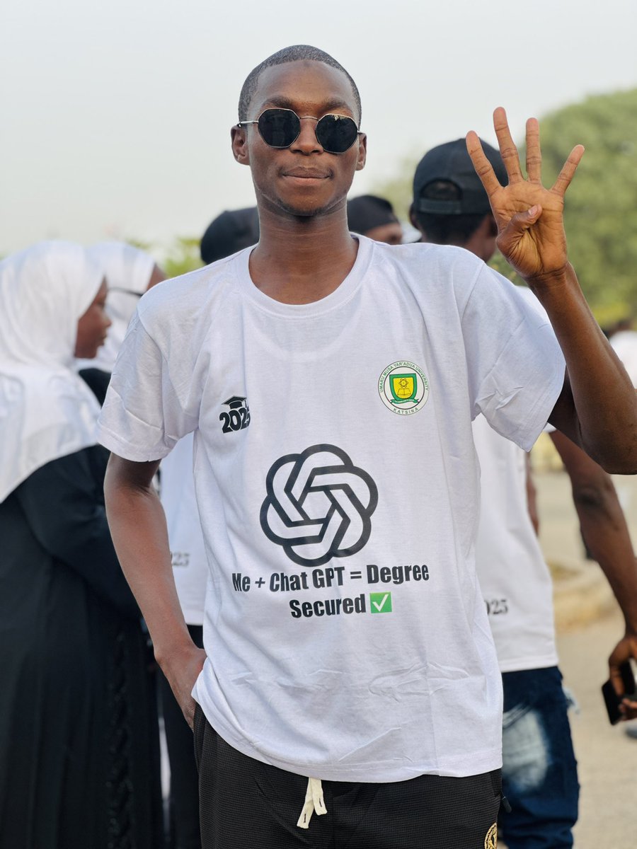 _ashmanjr's tweet image. I couldn’t have done it without you😭🎓🎉

Thank you @ChatGPTapp