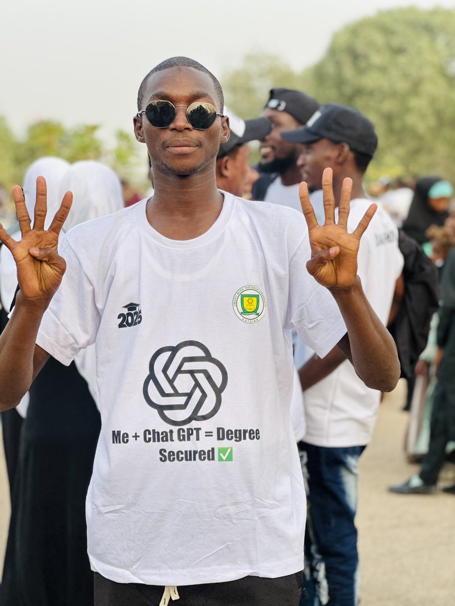 _ashmanjr's tweet image. I couldn’t have done it without you😭🎓🎉

Thank you @ChatGPTapp