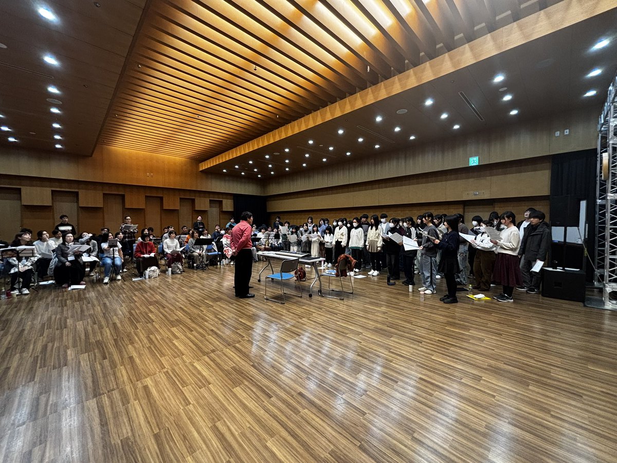 JapanChamberCho's tweet photo. 午後は豊田市少年少女合唱団さんとの合同練習から🫶
とっても自然な呼吸で歌う少年少女の歌声に、大人たちはメロメロです😍
本番までどうぞよろしくお願いします〜😘 https://t.co/XpQyuxiKK7