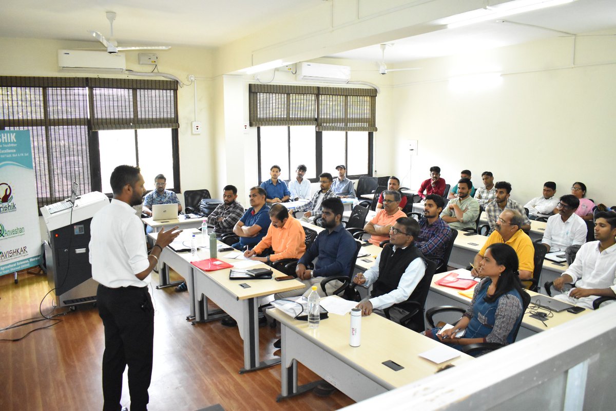 krishikabi1's tweet photo. Day 04 Highlights | 9.01.2026

A session on the role of Chartered Accountants in startups was conducted by Mr. Shambhuling J. Patil, Partner, B. C. Shetty &amp; Co., Chartered Accountants, during the XII Cohort Offline Incubation Training Programme at KRISHIK-ABI, UAS Dharwad. https://t.co/LYqWbxtDsf