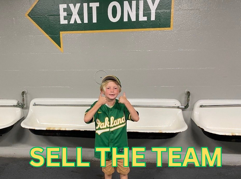 SeanLovens's tweet photo. @LastDiveBar @barstoolsports OAKLAND fans understand #SELL #SELLTHETEAM https://t.co/m7lXABj6f5