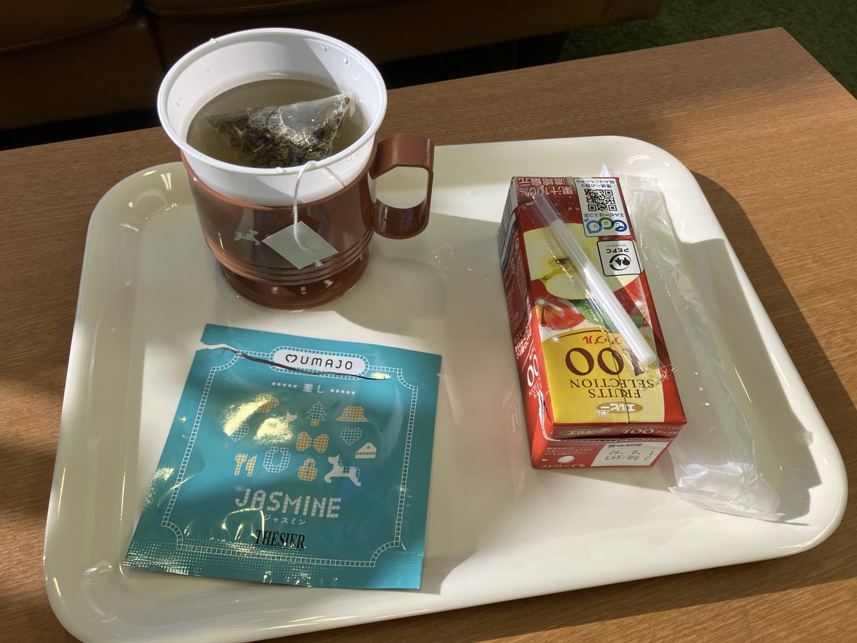 Shinoeris's tweet photo. 中山競馬場のキッズルームがすごく充実してた！
たくさん遊んだ後はUMAJO SPOTで休憩☕️子供の分のジュースまで頂きました😊

#UMAJO https://t.co/ztenKCmhBc