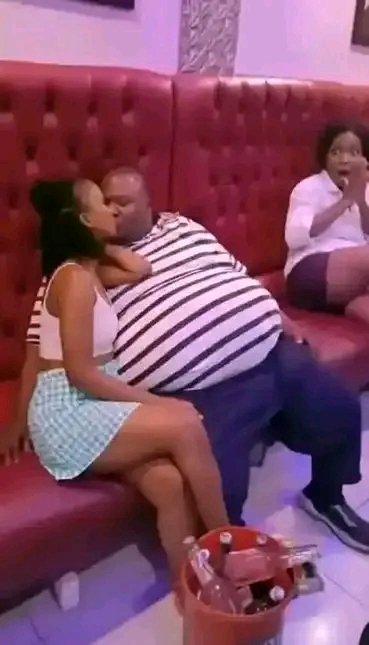 TshepoBacela's tweet photo. Other men while I get Rejected Left Right and Centre 😭😭❤️ https://t.co/HznkUIxodr