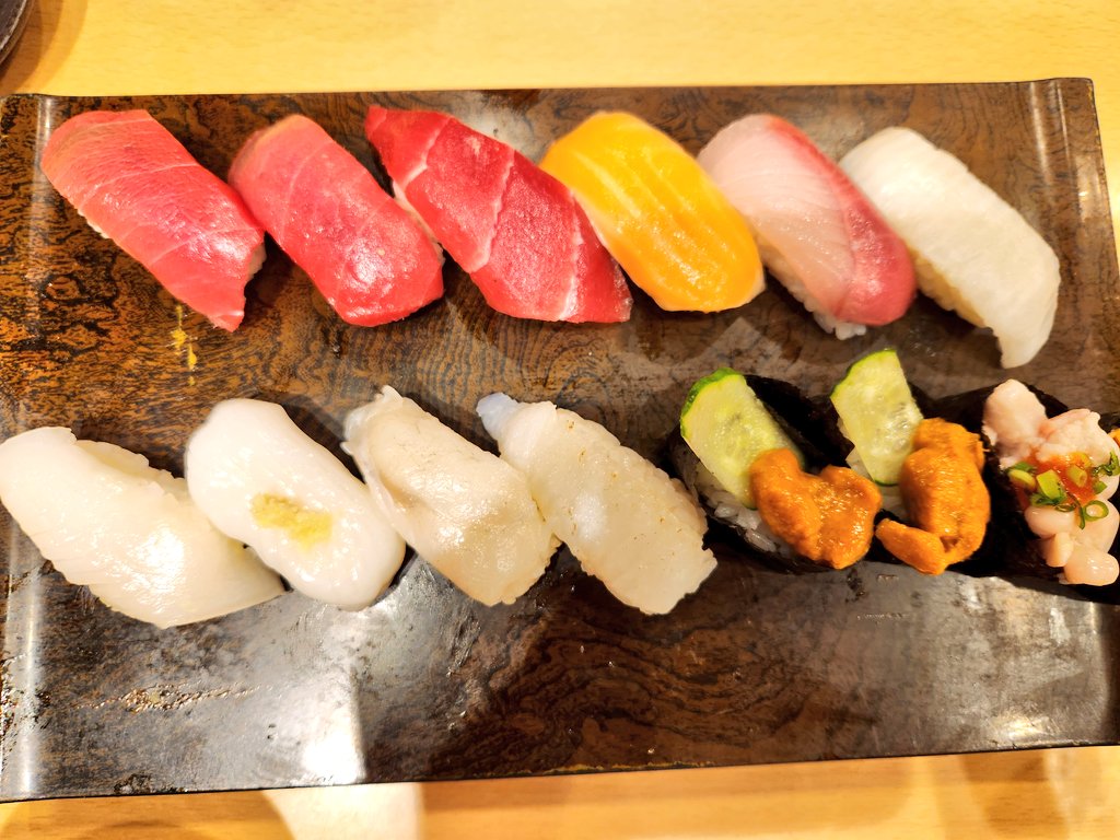 funkycapricorn's tweet photo. 上野雛寿司
食べ放題久々でしたが、
かなりの満足感。 https://t.co/EtOR1i0fMm