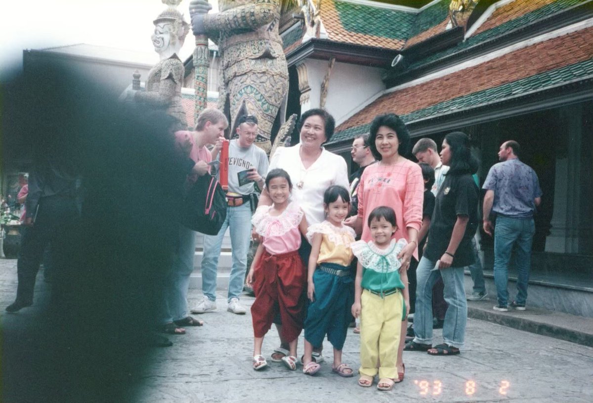 สุขสันต์วันเด็กค่ะ ขอให้เด็กๆเติบโตอย่างมีความสุขและเป็นตัวเองนะ ส่วนผู้ใหญ่อย่างเราก็ขอให้มีพื้นที่เล็กๆที่เติมเต็มความฝันและความสุขเพื่อเป็นพลังสู้ต่อในโลกของความจริงนะคะ 🎉🦄🥳🤡

#แต้วณฐพร
#taewaew_in_lakorn