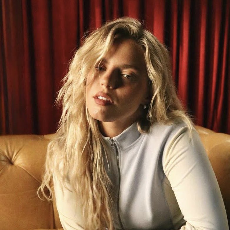 PopCrave's tweet image. Happy 26th birthday to the talented Reneé Rapp.