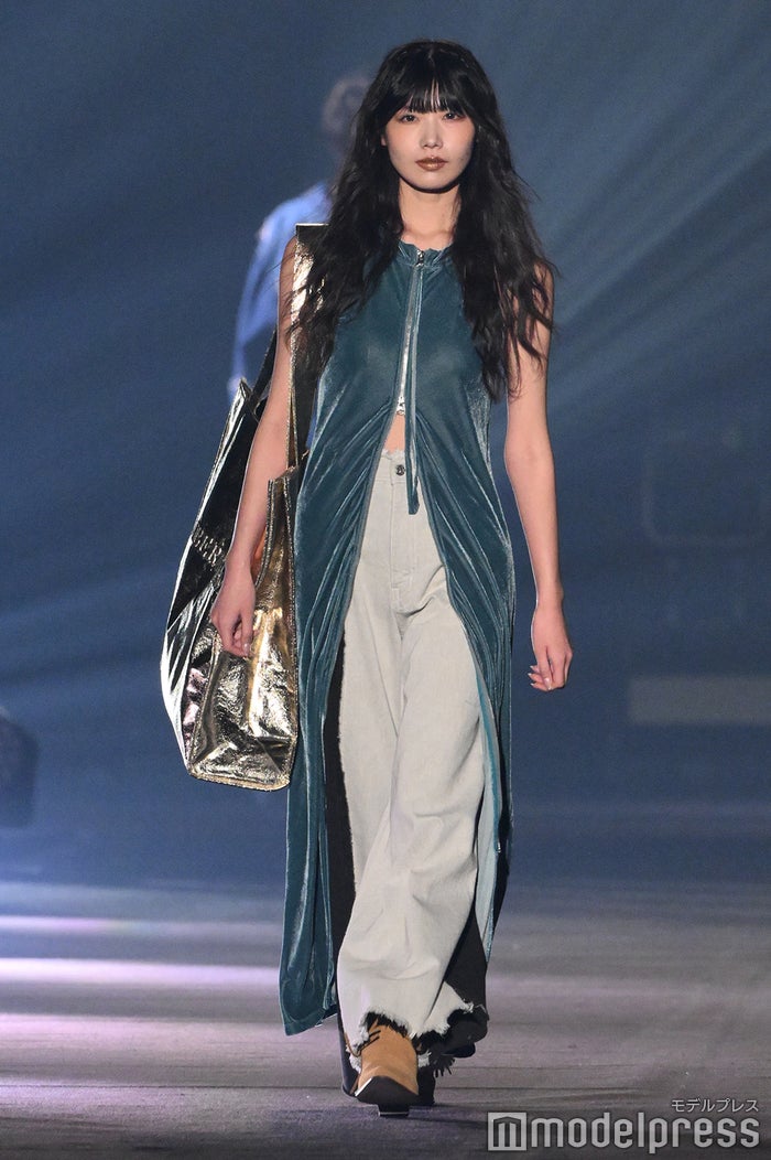 【🩷TGC しずおか 2026🍵】

SWEET STEADY奥田彩友
個性派ゴールドリップでモードな姿🐟💙

🔻さらに写真を見る
mdpr.jp/news/4711012

#TGCしずおか <a href="/SWEET_STEADY/">SWEET STEADY【Official】</a> <a href="/ayu_ss0107/">奥田 彩友 (SWEET STEADY)</a>