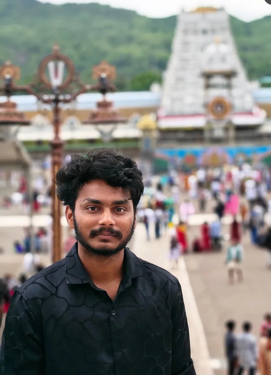 Sai_VK_18's tweet photo. Guy's thinu ma friend MBA na classmate name Vignesh unfortunately met with an accident on jan 4 and he need intensive care in ICU 
he shifted to Vijayawada hospital 
and For the treatment per day  it costs over one lakh so pls share this to your friends Help Chayandi konchem ❤️ https://t.co/9K4ssjWDWV