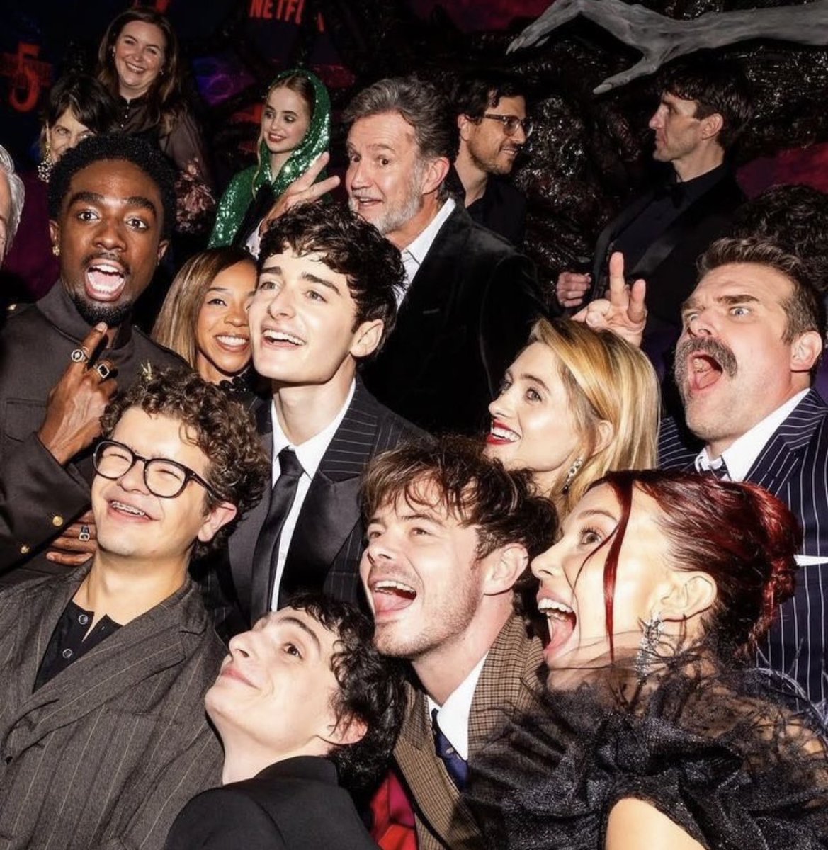 jancysfav's tweet image. they really gave us the most chaotic cast photo known to man