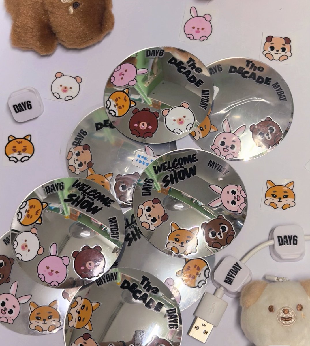 ･゜ﾟ･*:* The DECADE in KL freebies*:.*･゜ﾟ･
Hihi Here are my freebies🍀
🐻 Limited Quantity
🦊Like &amp; Retweet this post
🐰Only take if u like it（Dont throw&amp;sell）
🐶 Find me on venue TBA (*≧ω≦)

See u on 31/1 ʕ •ᴥ•ʔ
#TheDECADEinKL #DAY6inKL