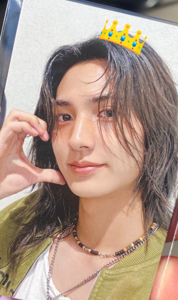 outoftune09's tweet image. 엠디 포카 진짜 너무 예쁨 뽀뽀해줄 거임