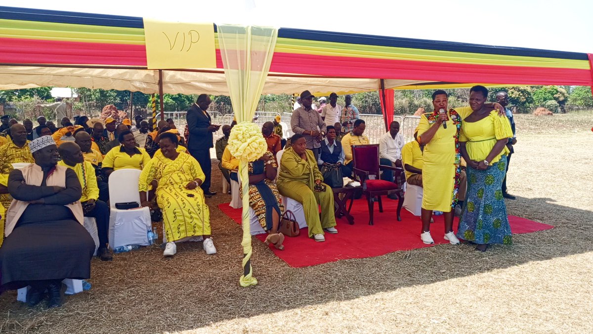 Hon Gifter Aber tweet media