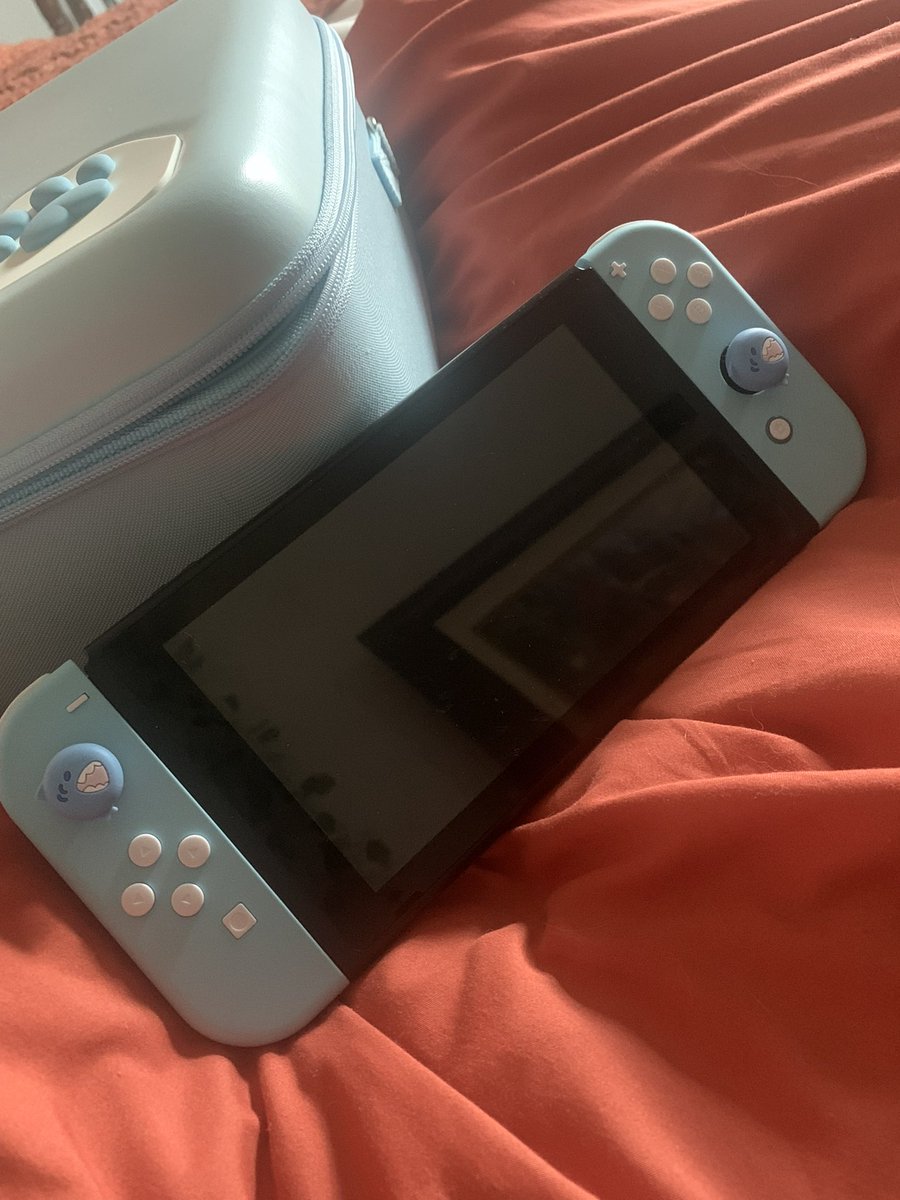 tinyshinx's tweet photo. @fIawur anyways here’s my super cute shark switch if anyone wants links to these grips or joycons lemme know :3 https://t.co/f0QewHDjCr