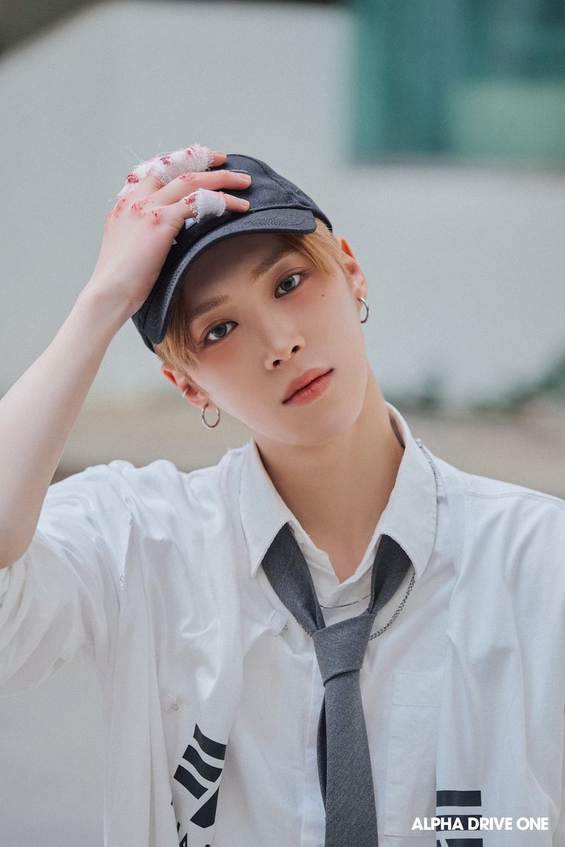 jiahaojoy's tweet photo. Euphoria Flame by Raw Flame behind photo💜
#ARNO #아르노 https://t.co/e9DJxb2iCa