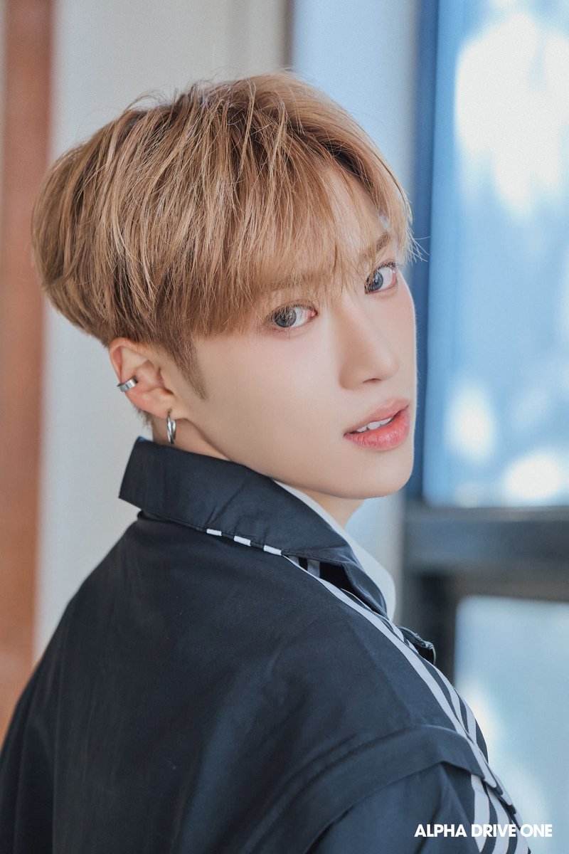 jiahaojoy's tweet photo. Euphoria Flame by Raw Flame behind photo💜
#ARNO #아르노 https://t.co/e9DJxb2iCa