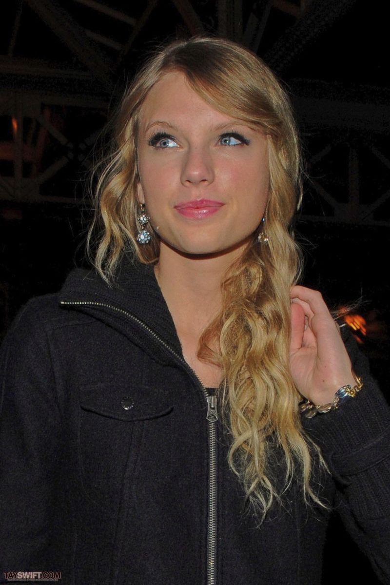kiralovestaylor's tweet photo. she’s out of this world beautiful https://t.co/tCzS7cOORq