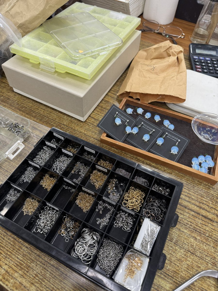 今日は金具つけ
来週中にウェブショップで販売予定ですー