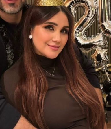 reignecho's tweet photo. tão linda 😭😭 off eu to gostando dessa cor de cabelo nela? https://t.co/gRrvT8LaVu