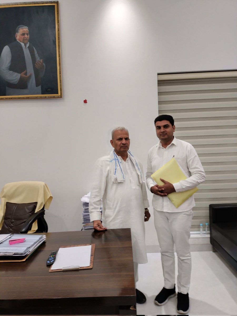 SirManojYadav's tweet photo. माननीय सांसद फतेहपुर, समाजवादी पार्टी उत्तर प्रदेश के मा.प्रदेश अध्यक्ष महोदय श्री @NareshUttamSP जी को जन्मदिन की हार्दिक शुभकामनाएं, मैं ईश्वर से आपके दीर्घायु होने की कामना करता हूँ।
@yadavakhilesh @dimpleyadav @shivpalsinghyad @proframgopalya1 https://t.co/q3IQVKVPLz