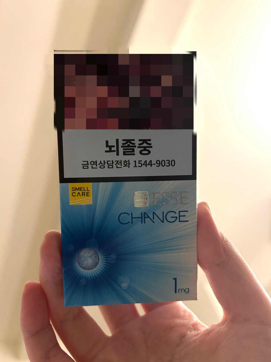 购入了周边，但网上说有图的才是正版俊久买的还是假烟（不是）
没买万宝路因为感觉抽不来