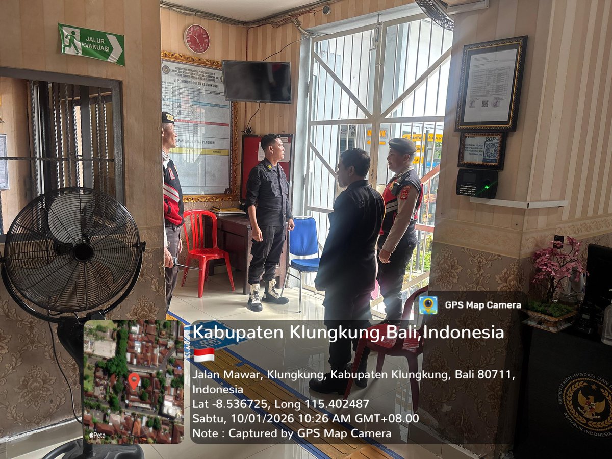 SKlungkung's tweet photo. 👮‍♂️ Personel Unit Patroli Satsamapta sambangi Rutan Kelas II B Klungkung ✨

#polriuntukmasyarakat #Klungkung #PolresKlungkung #JagaKamtibmas #CegahGangguanKeamanan #layanancepat110untukmasyarakat #PoldaBali #PolriPresisi #humaspolresklungkung #wducation #work https://t.co/RCnop4z0eX