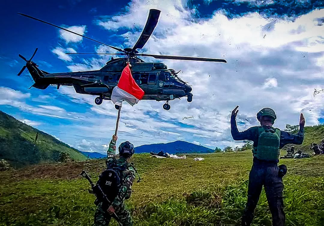 Blackburger_28's tweet photo. Buang jauh jauh postingan seremonial dan serah terima jabatan

Perbanyak postingan yang berkaitan dengan militer dan alusista supaya masyarakat umum juga tau 
"Oh gini ya TNI AU kita kerjanya" 
Bukan malah postingan upacara dan kegiatan selain militer yang di posting https://t.co/DHA9gruEIE