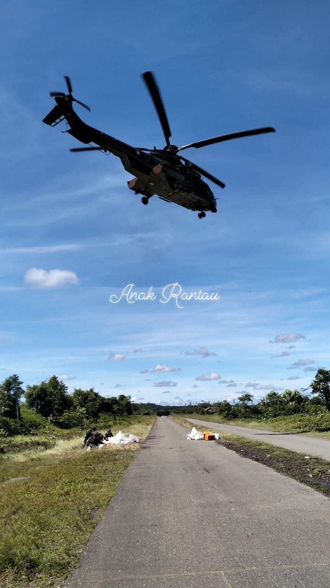 Blackburger_28's tweet photo. Buang jauh jauh postingan seremonial dan serah terima jabatan

Perbanyak postingan yang berkaitan dengan militer dan alusista supaya masyarakat umum juga tau 
"Oh gini ya TNI AU kita kerjanya" 
Bukan malah postingan upacara dan kegiatan selain militer yang di posting https://t.co/DHA9gruEIE