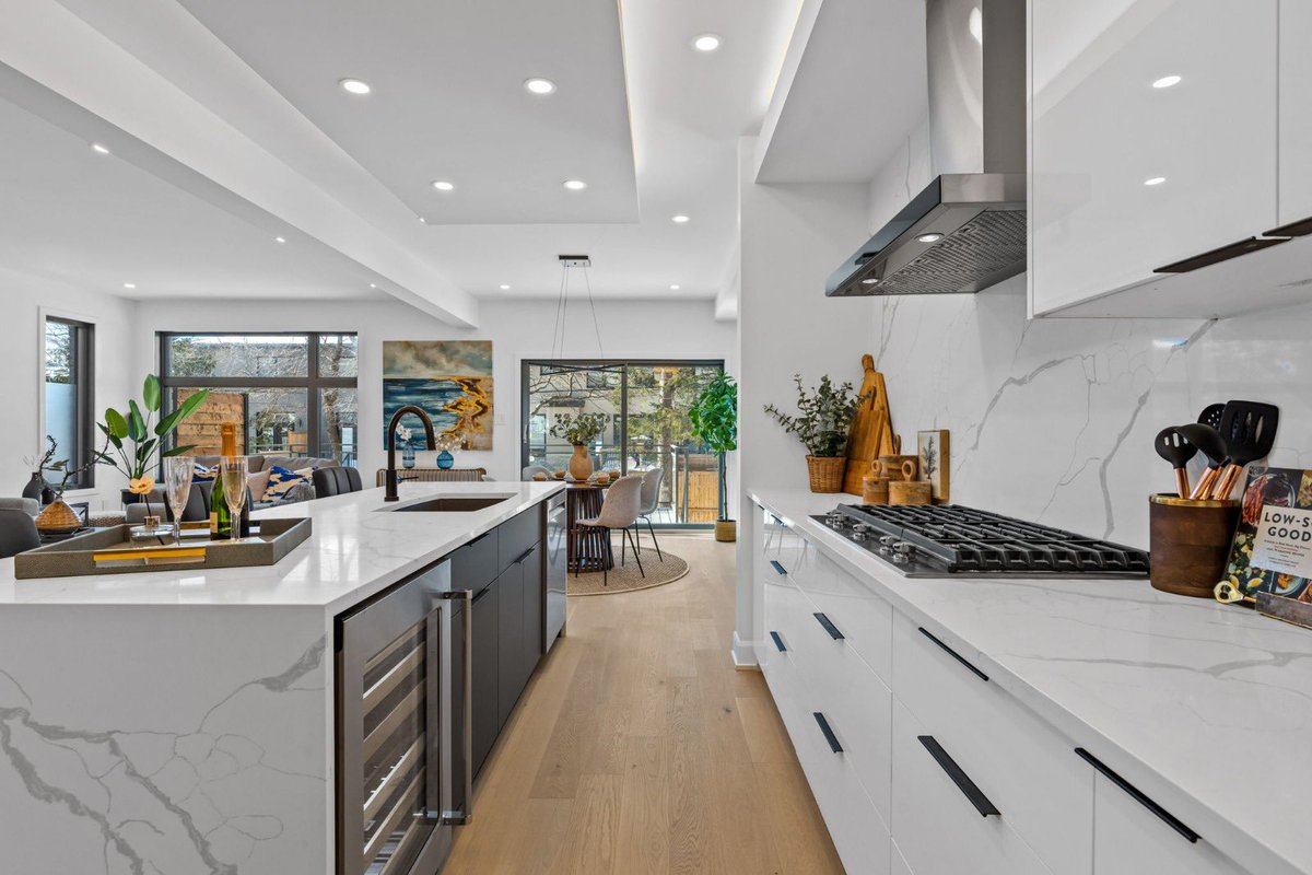 Luxury rental | 4 🛌 bed 5 bath 🛁 | 3700+sqft with ELEVATOR 🛗 |  Westboro | 📍628 Parkview rd | $8000/month
.
#raymondchinrealestate #ottawa #ottawarealestate #barrhaven #halfmoonbay #home #ottawahomes #ottawa #ottawalife #HouseForSale #JustListed #HomeBuyers