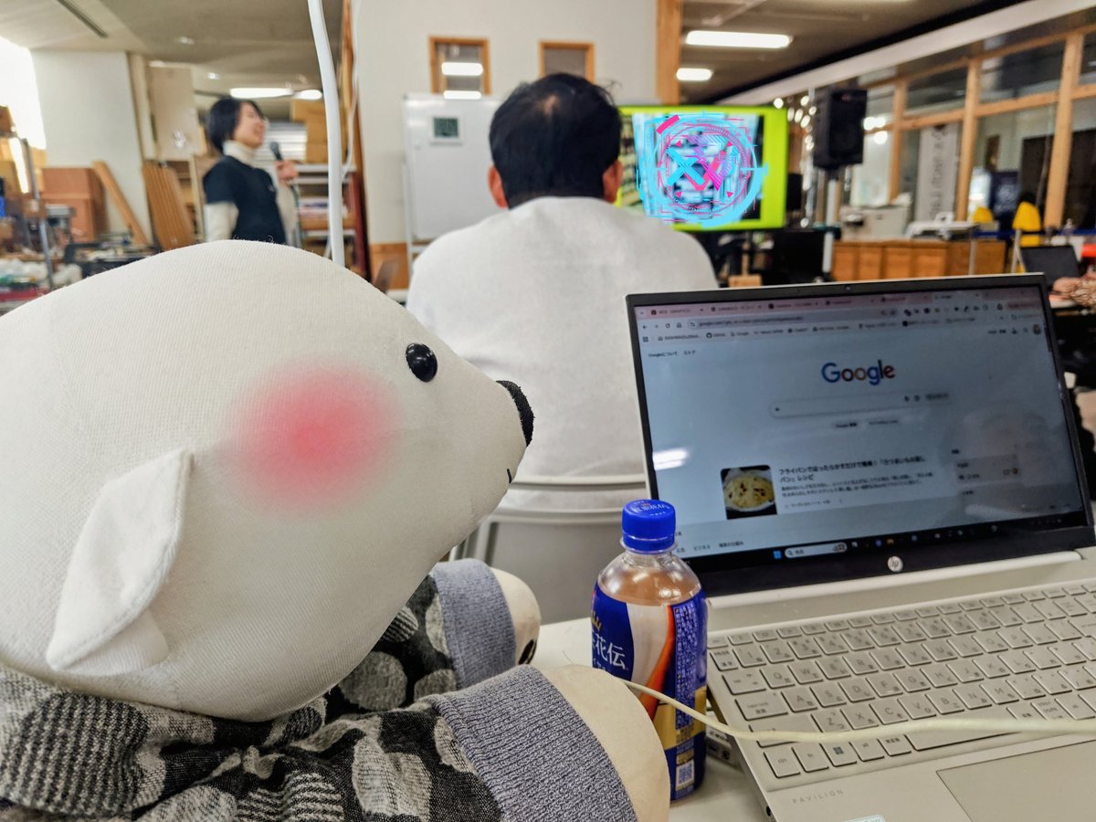 isanino18's tweet photo. 参加中。
「デザインは機能。」
参加者多くてびっくり。
もちろん講義は面白い。
普段聞かない話なのか皆さん集中して聴講。
子連れ参加ですが、市役所の方も見慣れているのかポーリー君認知度が高いのか、皆さんの寛容性なのか違和感無し。ある意味文化?
#SUNABACO
#XtechLab
#今治 https://t.co/S8r79vKWS3