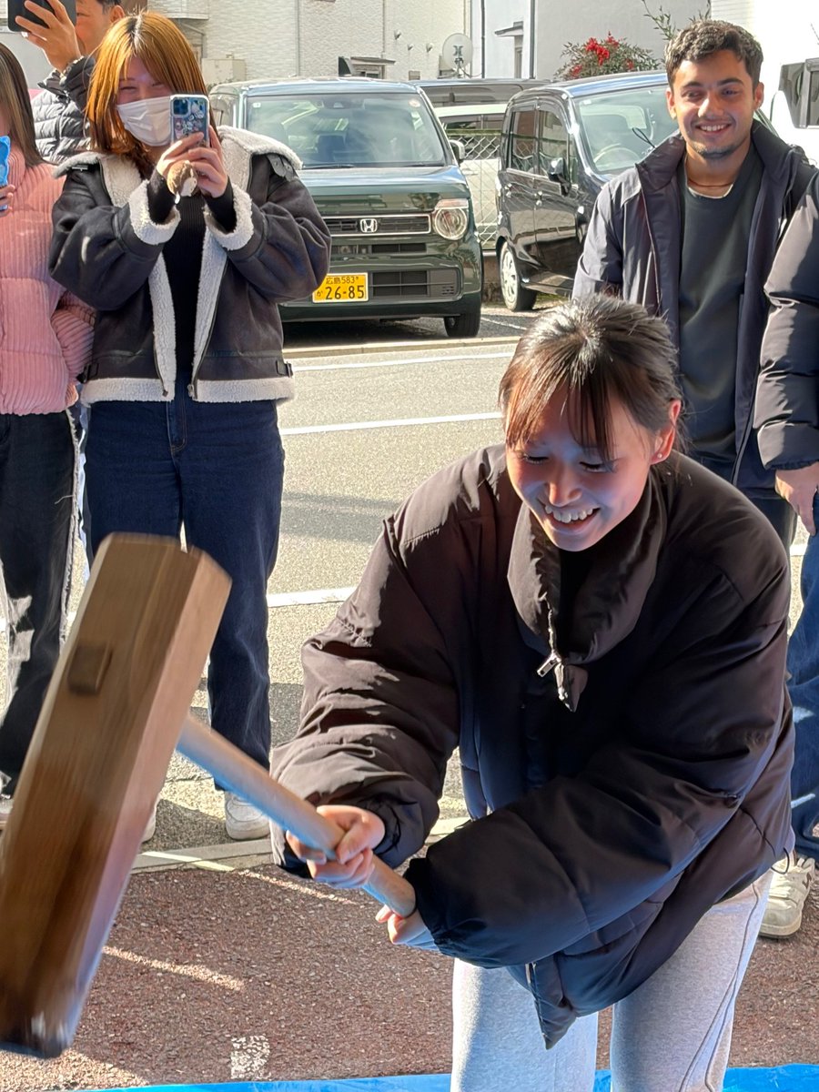 IWAD_senmon's tweet photo. 先日、日本語学科の留学生と教員が主体で　#餅つき　をおこないました
留学生にとっては　#日本文化 の　#体験授業　でした
途中、#理学療法学科　の学生も参加し留学生との交流ができ有意義な時間をおくれました

#レクリエーション　#探求　#学習　＃受験生 https://t.co/E0Hr74ZNYd