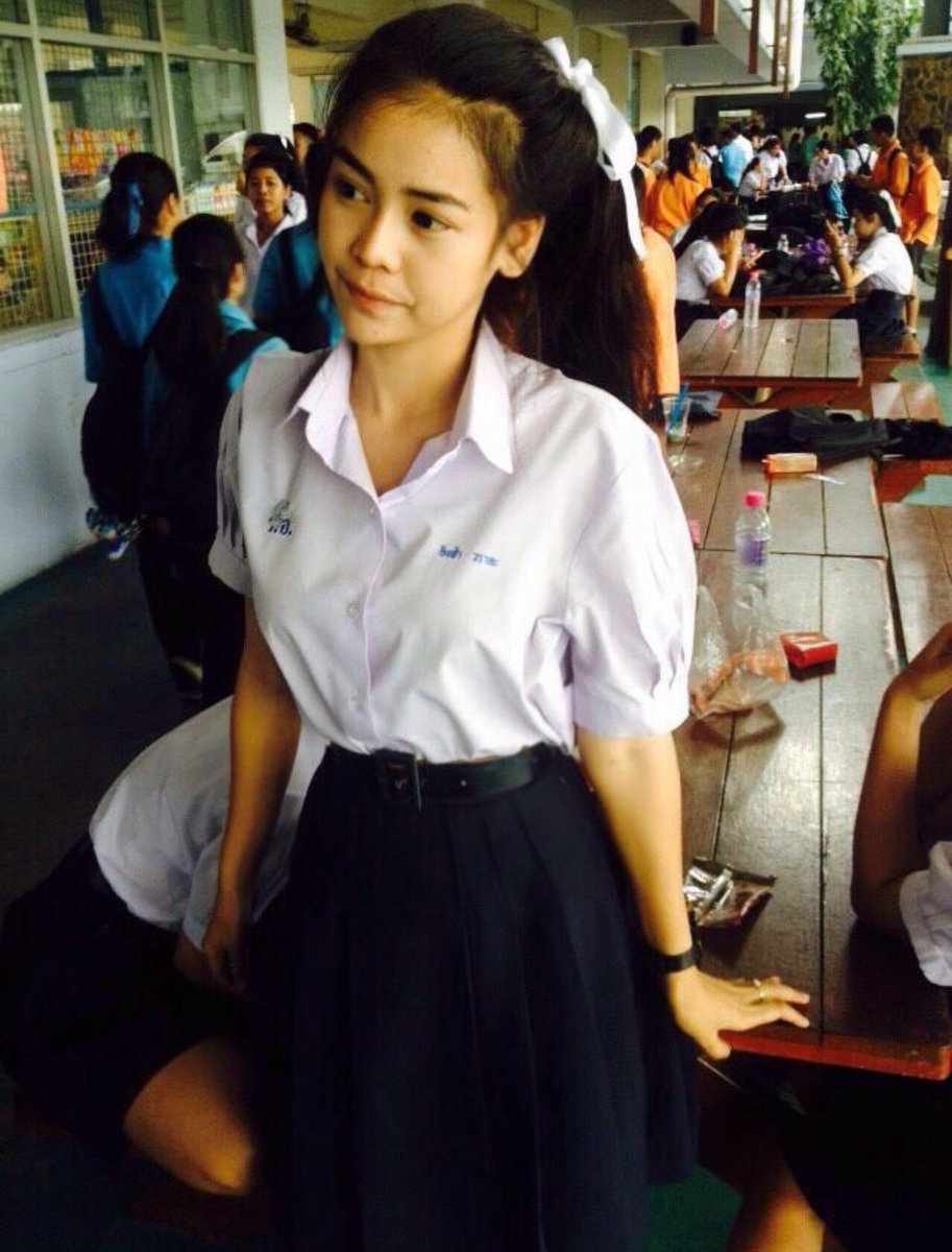 EWaraha's tweet image. มี พี่น้องทั้งหมด 3 คน เราคือคนสุดท้อง 
พี่สาวคนแรก ชื่อ คีตะวัน 
พี่สาวคนที่สอง ชื่อ ปลายฟ้า
และเราคนเล็ก อิงฟ้า  เคยถามพ่อว่า ชื่อแต่ละคนแปลว่าอะไร พ่อบอกว่าคนโต แปลว่า ดวงตะวัน คนกลางแปลว่า ก้อนเมฆ ท้องฟ้า ส่วนคนเล็กแปลว่า นางฟ้าตัวน้อยๆ (มีน้อยๆด้วยนะ😅)…