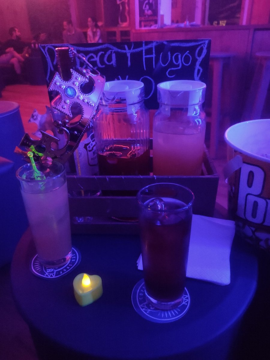 RebeccayHugo's tweet photo. Empezando el año con @SugarCoffeeSex y nuestros amigos @o https://t.co/Tyb0bemCqS