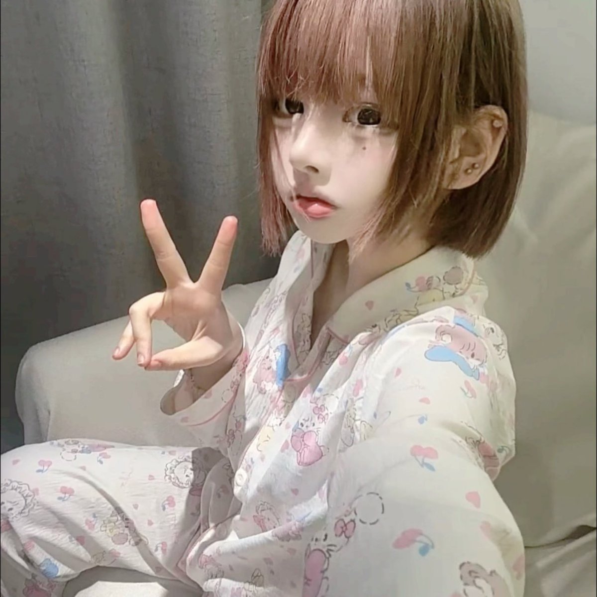 shudslm's tweet photo. 女粉投稿
（天才儿童）招募主人位置 我很乖 可以收养一只可爱的我吗 
#反差 #学生 #萝莉 #cos #jk https://t.co/i2ICeUR1Ia