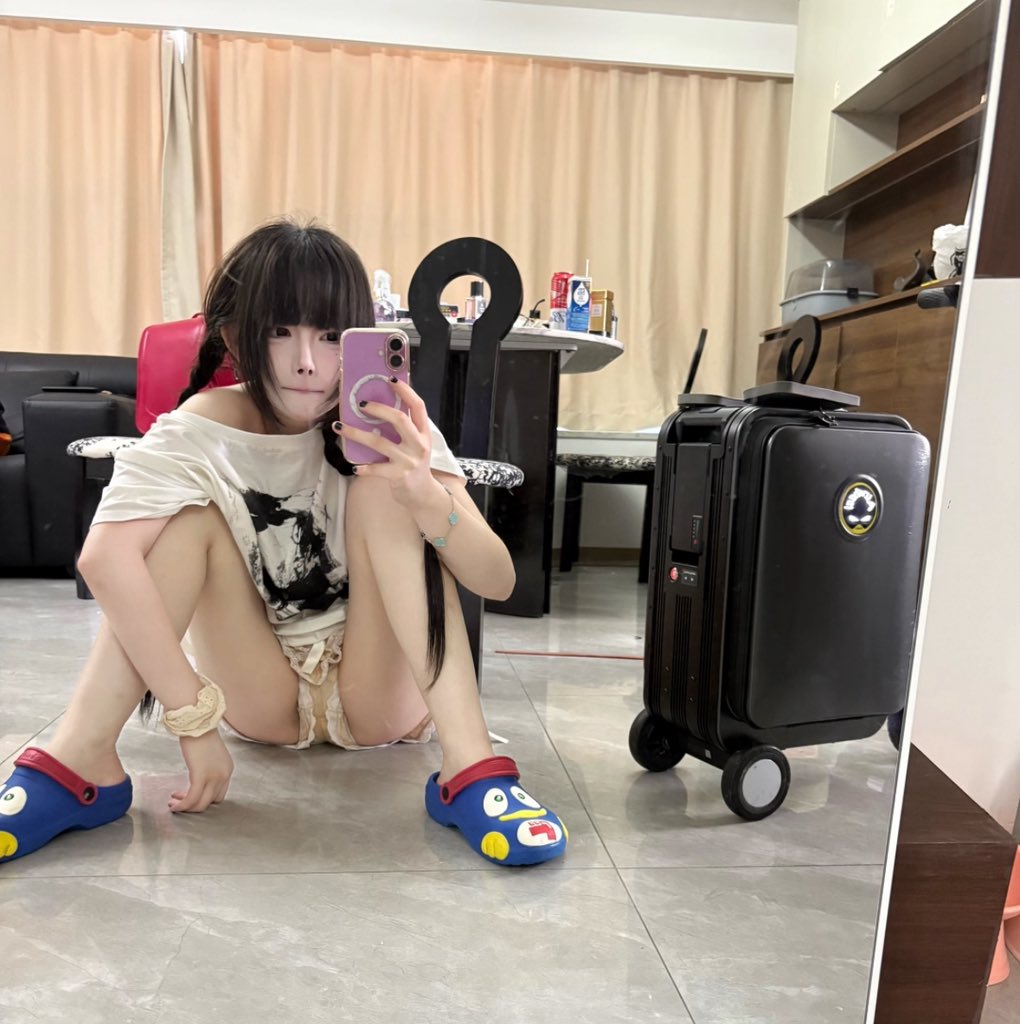 shudslm's tweet photo. 女粉投稿
（天才儿童）招募主人位置 我很乖 可以收养一只可爱的我吗 
#反差 #学生 #萝莉 #cos #jk https://t.co/i2ICeUR1Ia