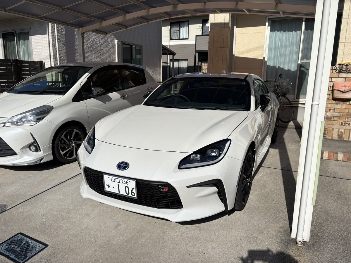 Tsubasa0106gr's tweet photo. 遂にGR86納車されました！！！

8月31日に契約して約4ヶ月、長かったですがこの日をずっと待ってました😊😊

新車の匂い最高です😆

GR86、BRZ乗りの皆さん仲良くして下さい☺️

#GR86 #BRZ https://t.co/Y1TxoAW7sh